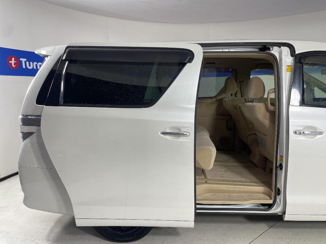 Photo '17' of Toyota Vellfire Photo '17' of Toyota Vellfire