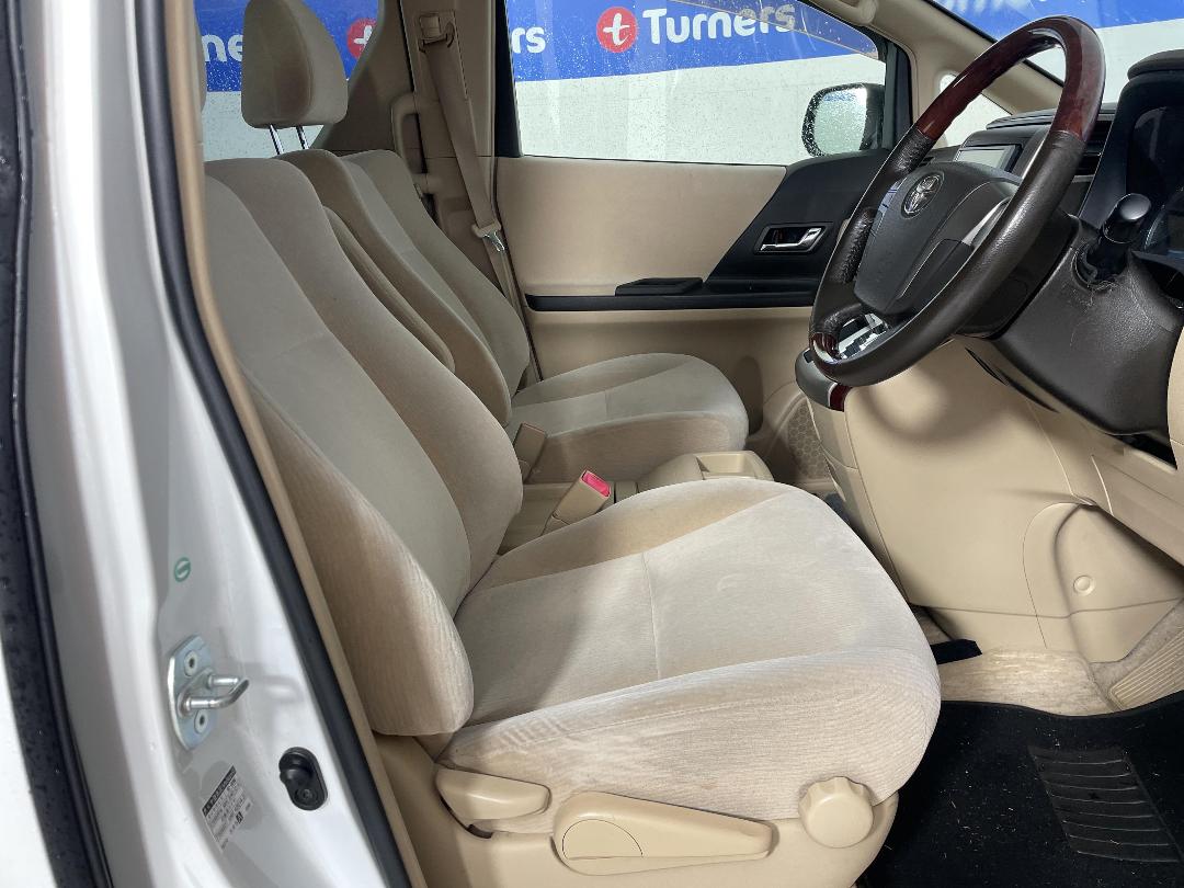 Photo '14' of Toyota Vellfire Photo '14' of Toyota Vellfire