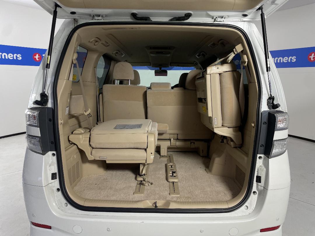 Photo '12' of Toyota Vellfire Photo '12' of Toyota Vellfire