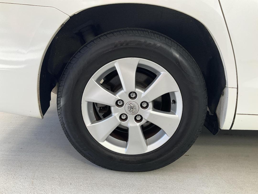 Photo '12' of Toyota Vellfire