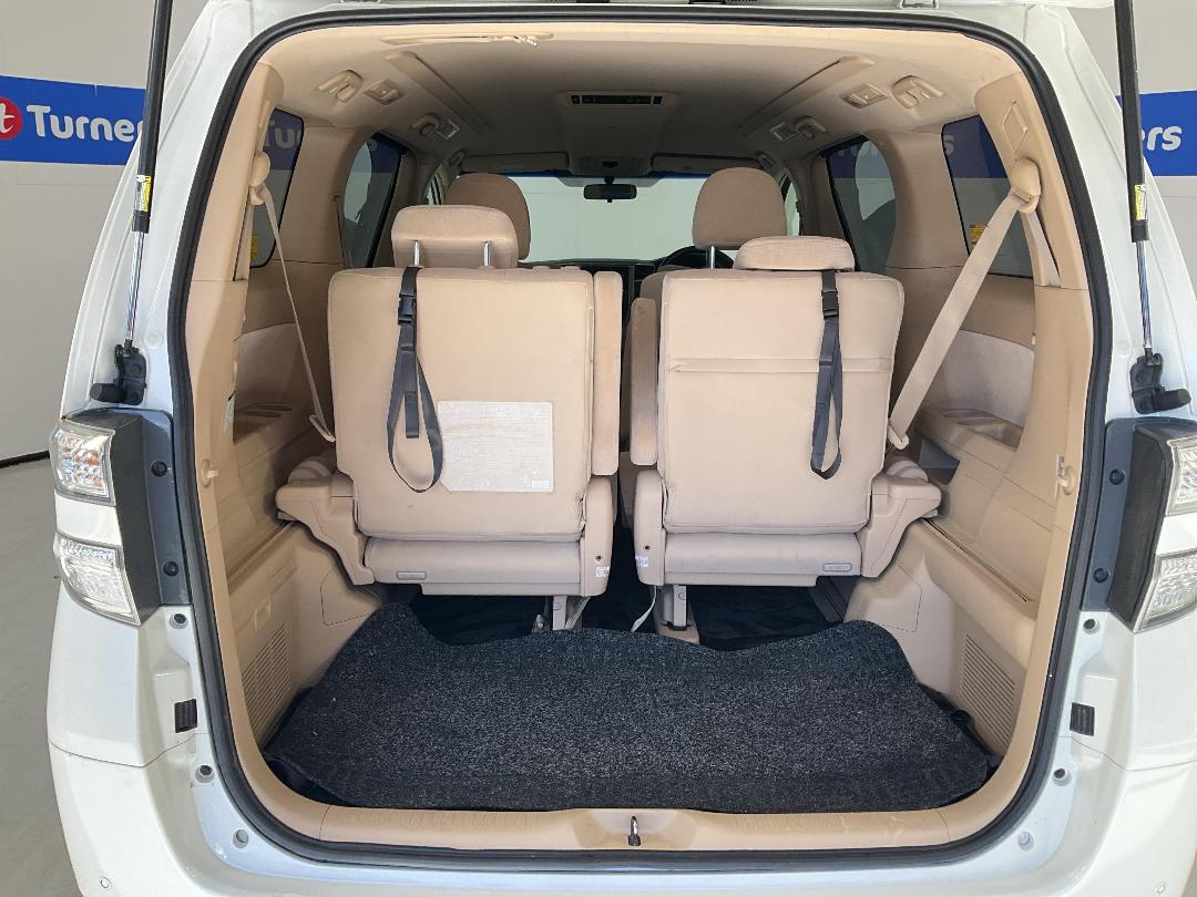 Photo '14' of Toyota Vellfire