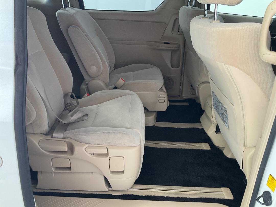 Photo '19' of Toyota Vellfire