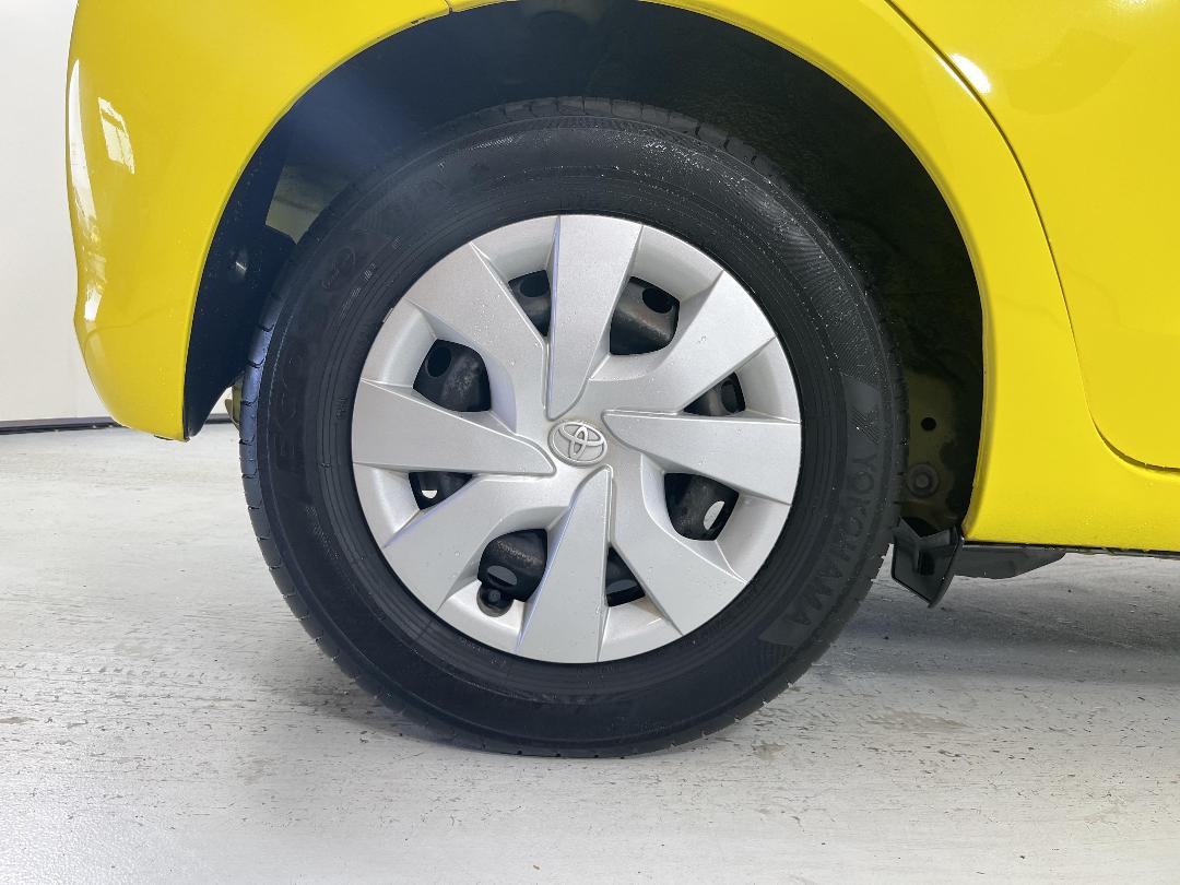 Photo '12' of Toyota Vitz