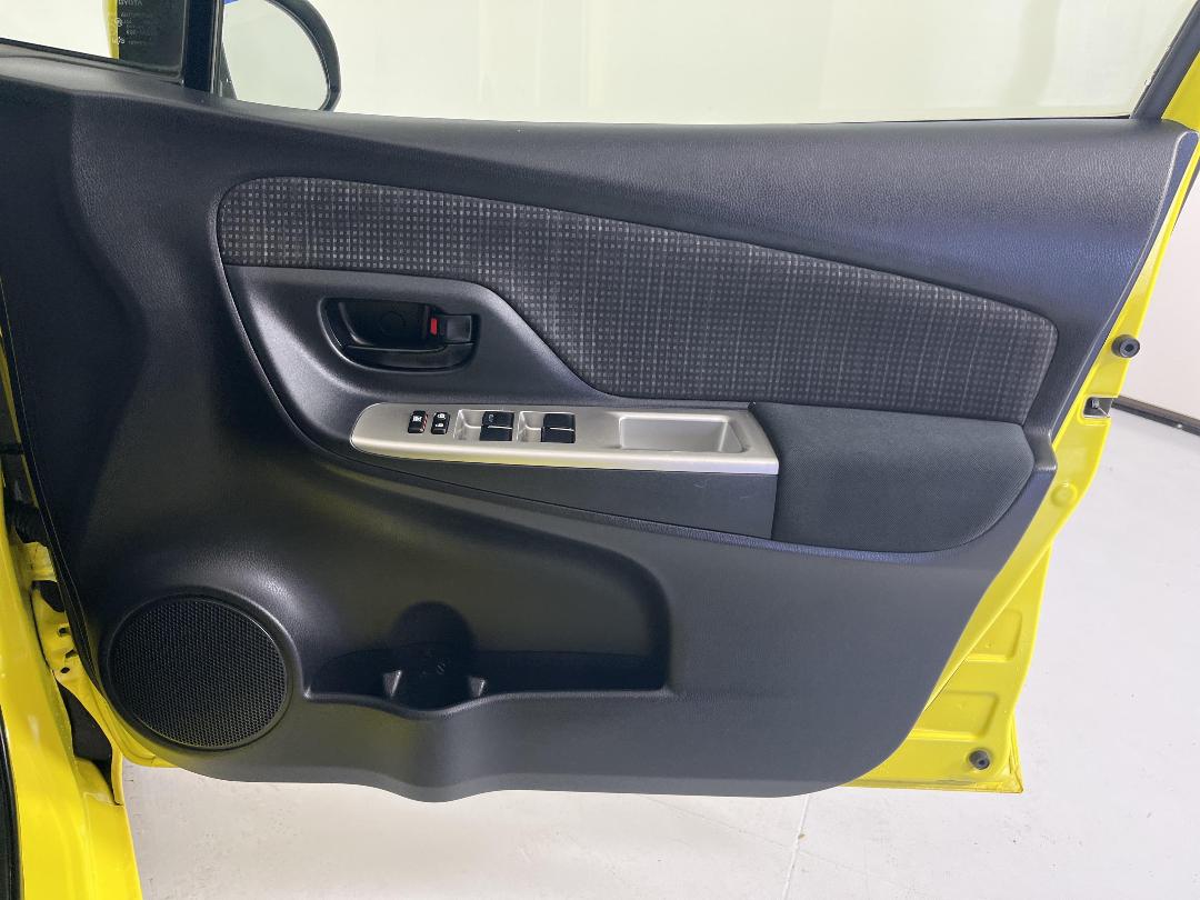 Photo '15' of Toyota Vitz