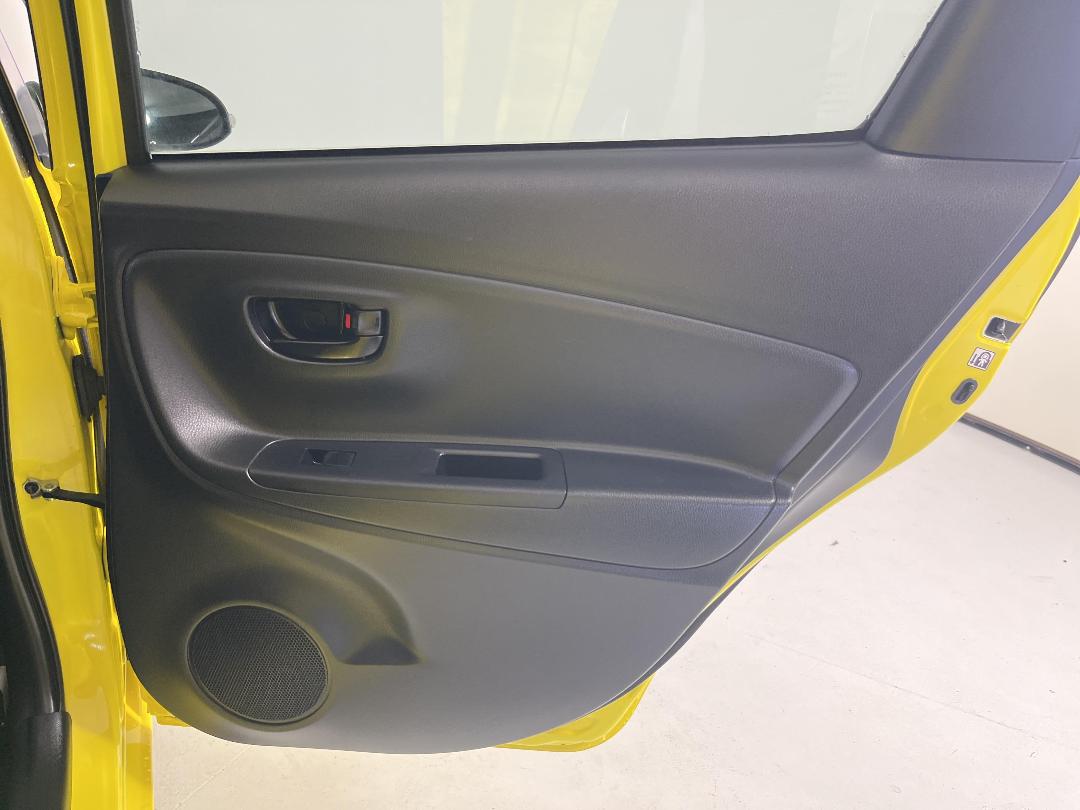 Photo '19' of Toyota Vitz