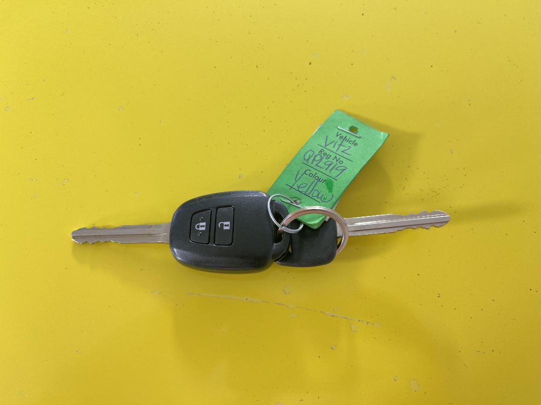 Photo '22' of Toyota Vitz