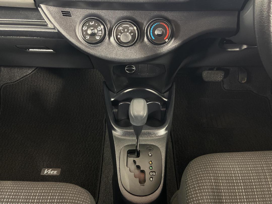 Photo '18' of Toyota Vitz