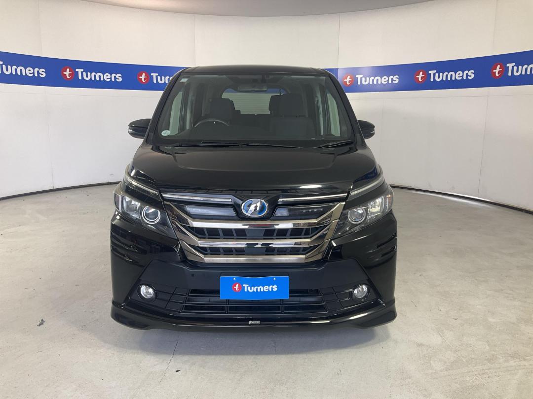 Photo '2' of Toyota Voxy Photo '2' of Toyota Voxy