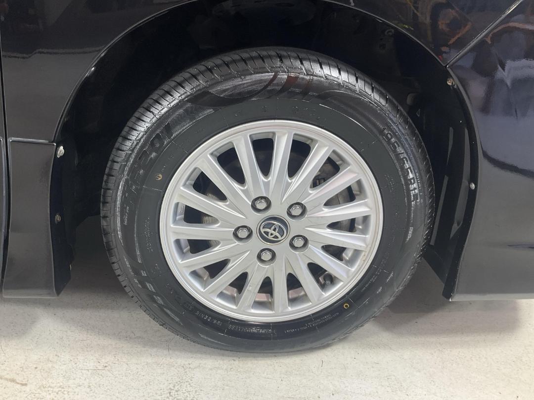 Photo '9' of Toyota Voxy Photo '9' of Toyota Voxy