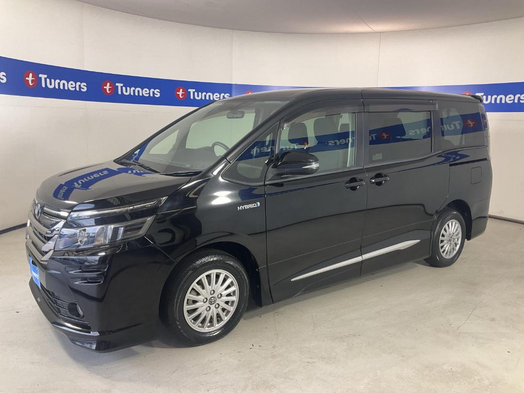 Photo '4' of Toyota Voxy Photo '4' of Toyota Voxy