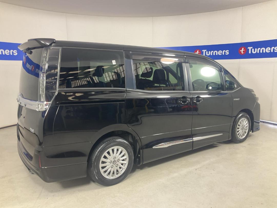 Photo '7' of Toyota Voxy Photo '7' of Toyota Voxy