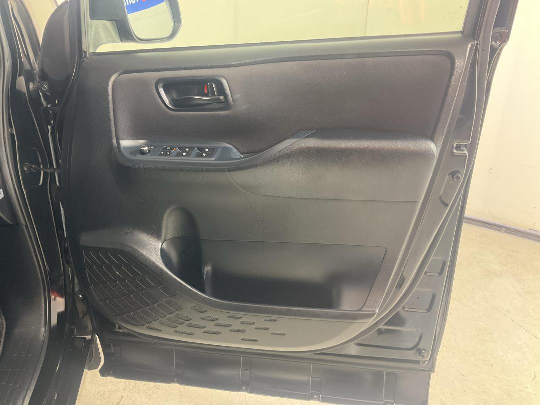 Photo '15' of Toyota Voxy Photo '15' of Toyota Voxy