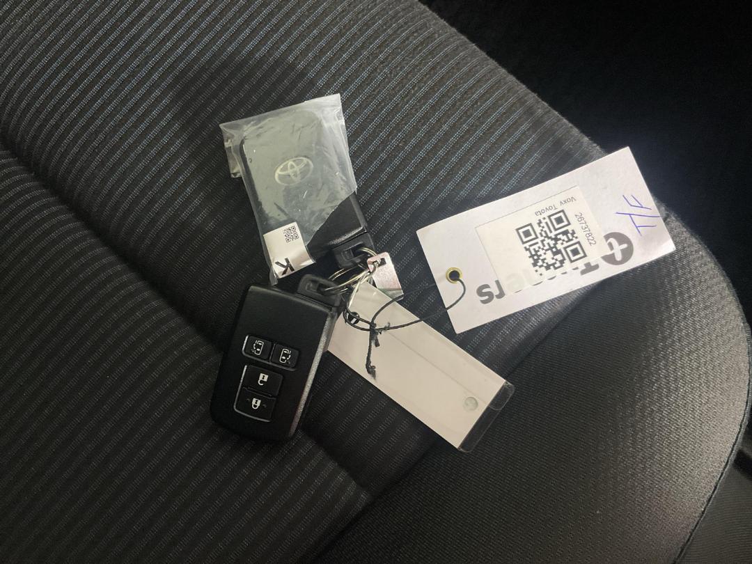 Photo '21' of Toyota Voxy Photo '21' of Toyota Voxy