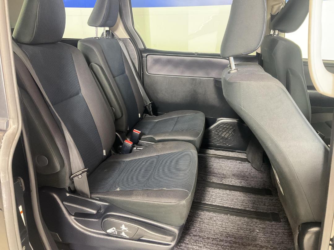 Photo '19' of Toyota Voxy Photo '19' of Toyota Voxy