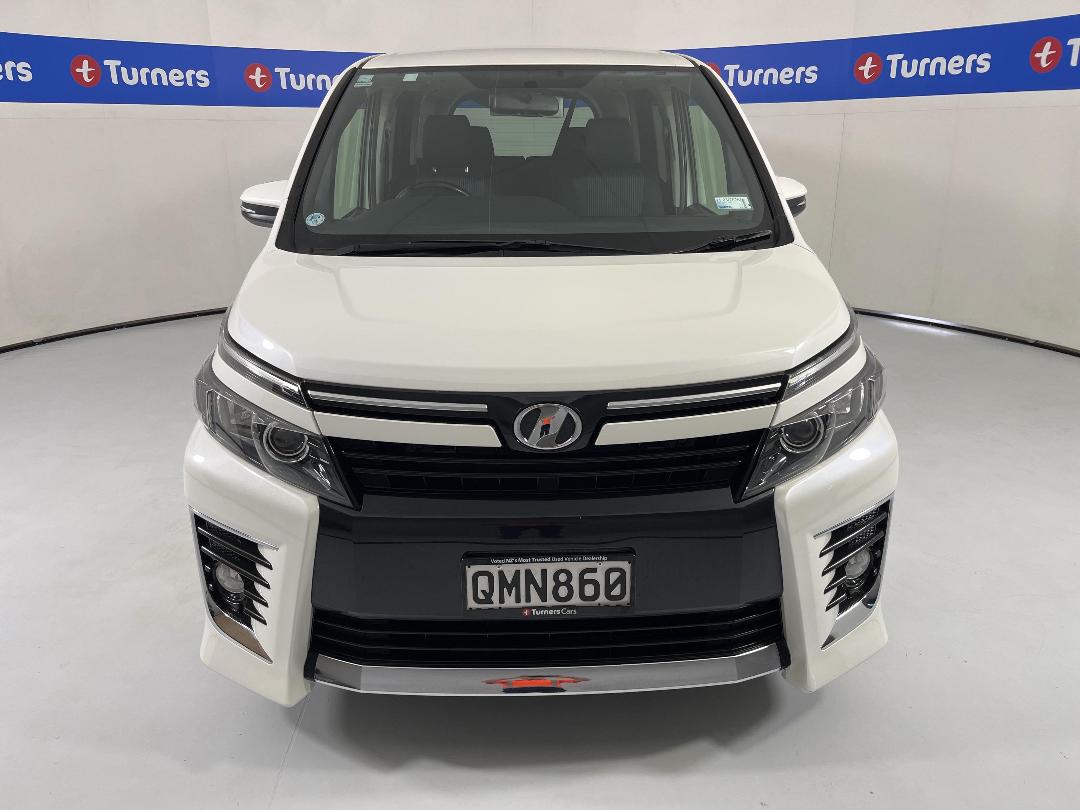 Photo '2' of Toyota Voxy Photo '2' of Toyota Voxy