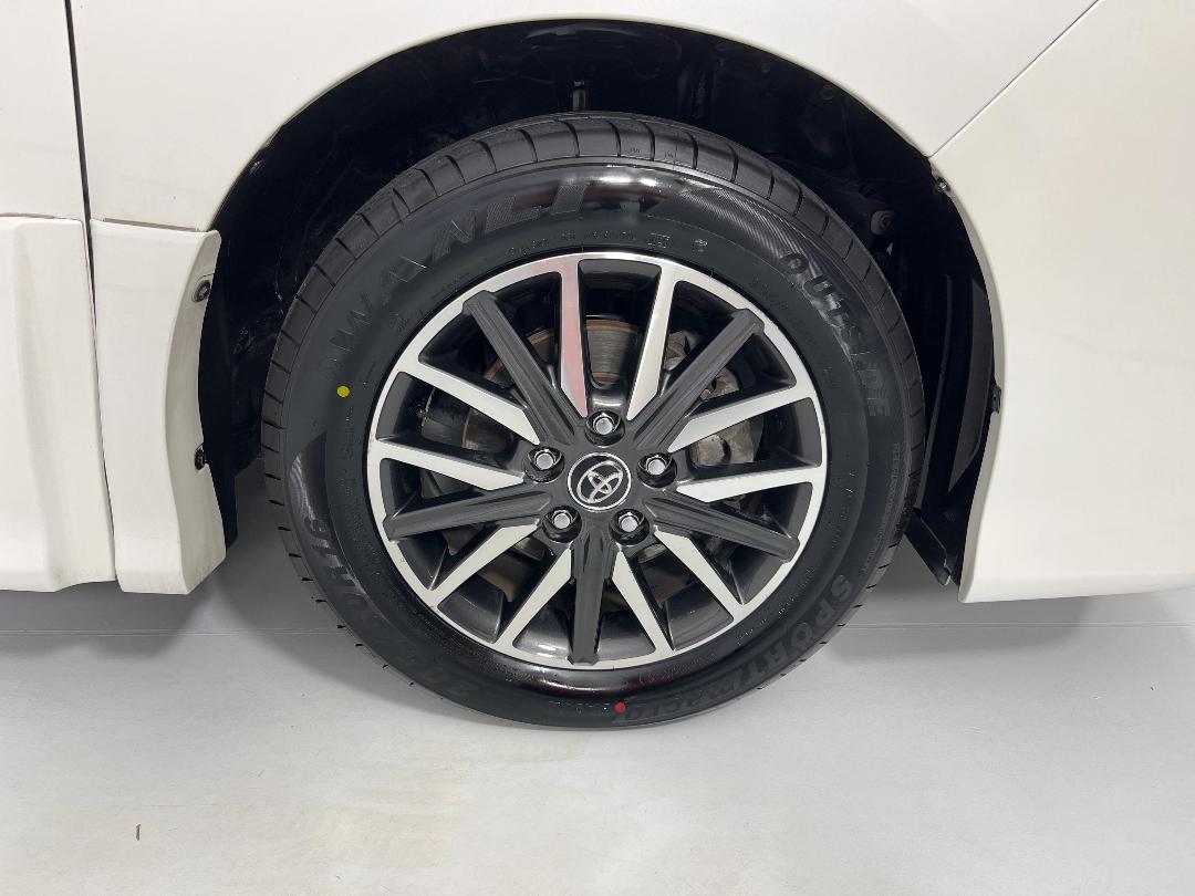 Photo '9' of Toyota Voxy Photo '9' of Toyota Voxy