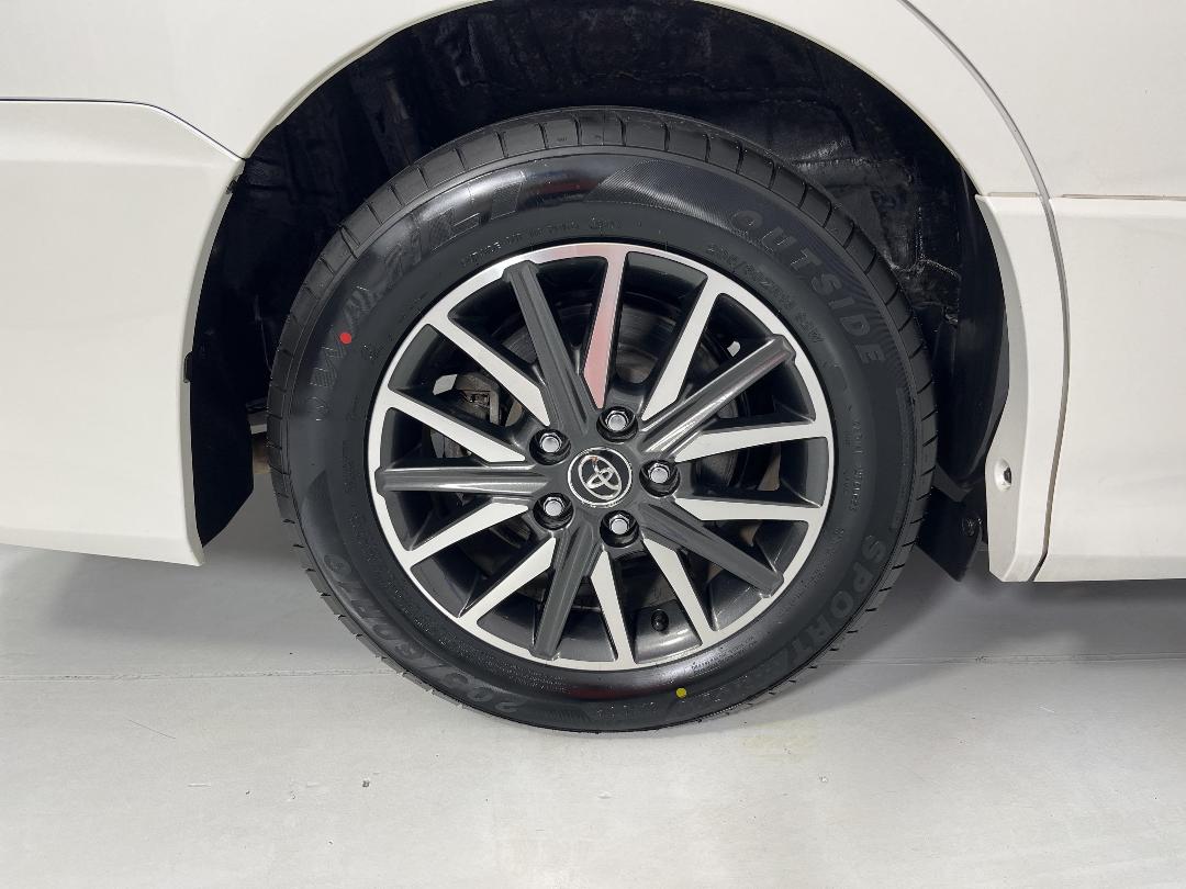 Photo '12' of Toyota Voxy Photo '12' of Toyota Voxy