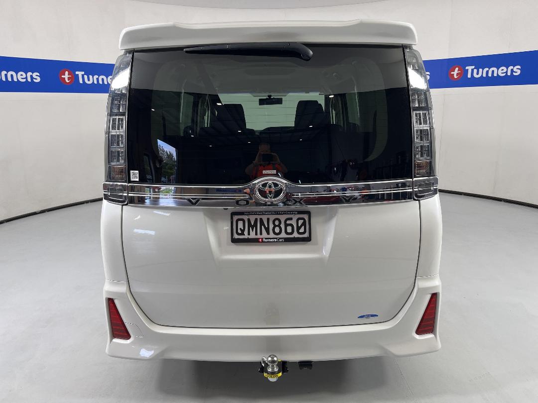 Photo '6' of Toyota Voxy Photo '6' of Toyota Voxy