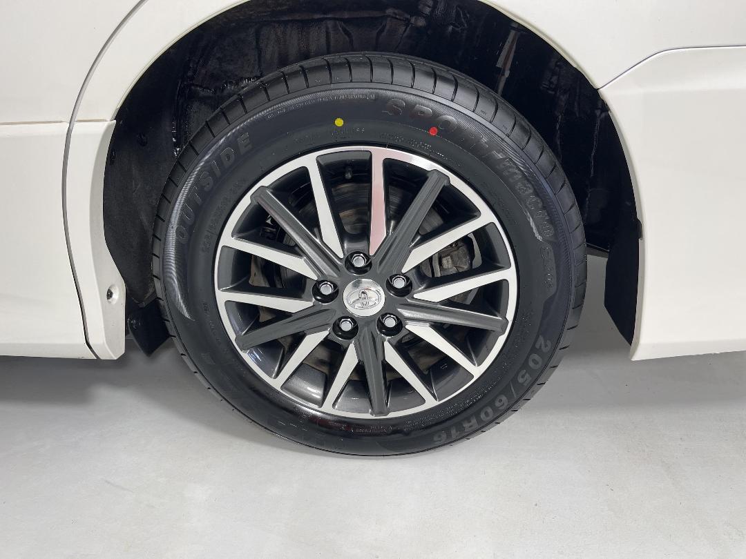 Photo '11' of Toyota Voxy Photo '11' of Toyota Voxy