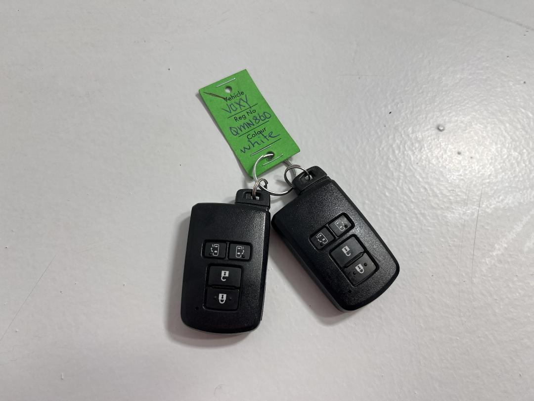 Photo '21' of Toyota Voxy Photo '21' of Toyota Voxy