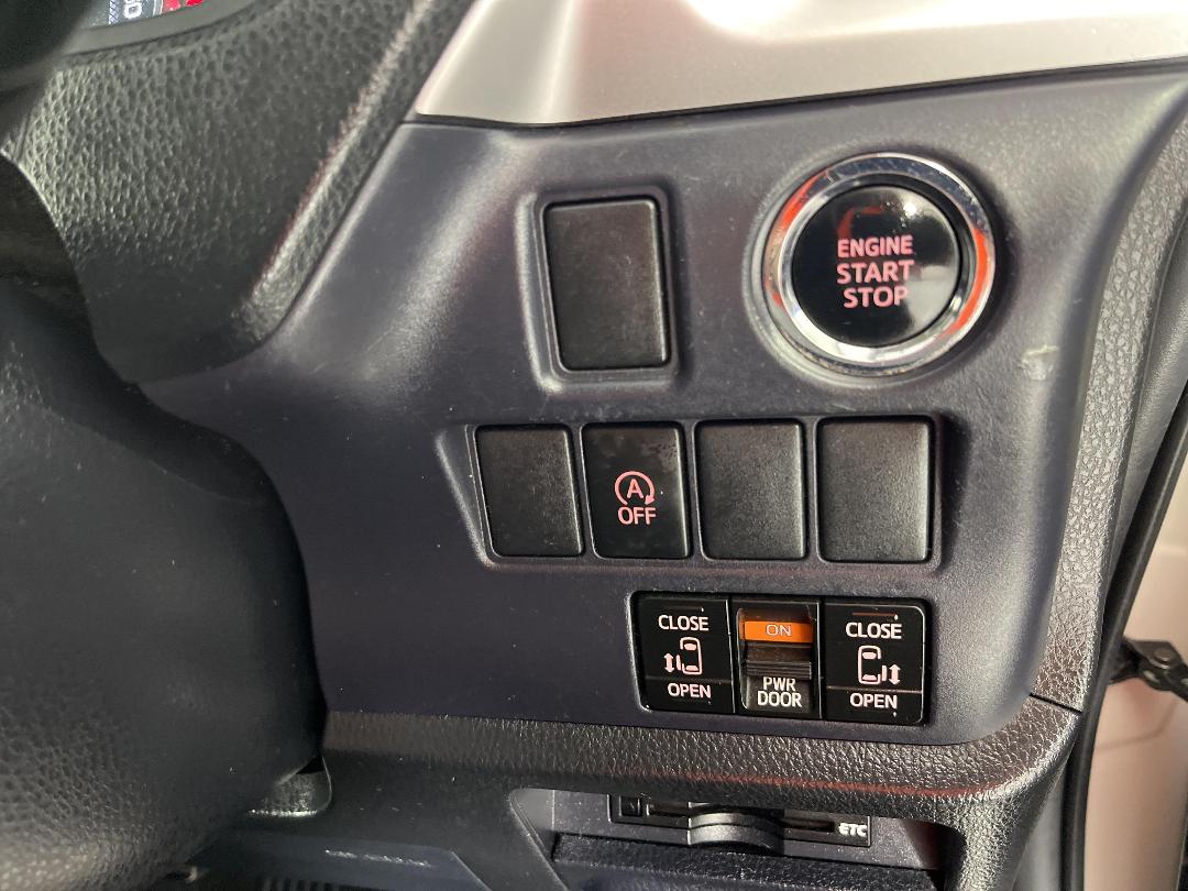 Photo '25' of Toyota Voxy Photo '25' of Toyota Voxy