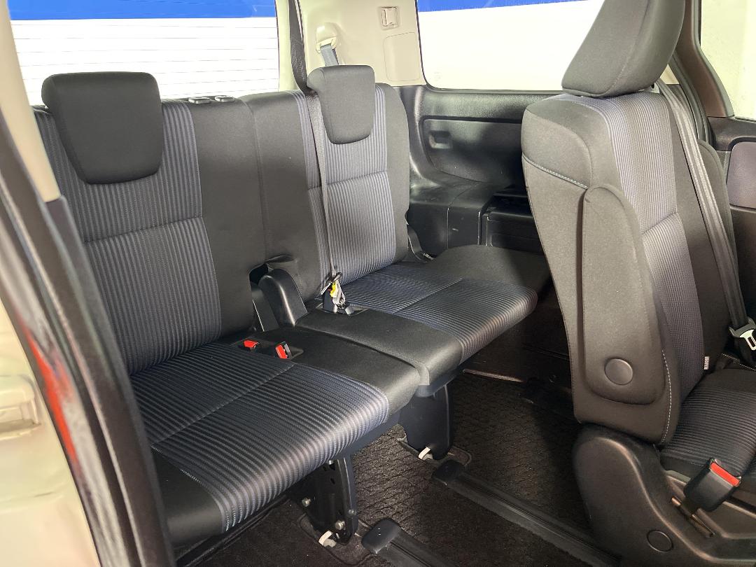 Photo '26' of Toyota Voxy Photo '26' of Toyota Voxy