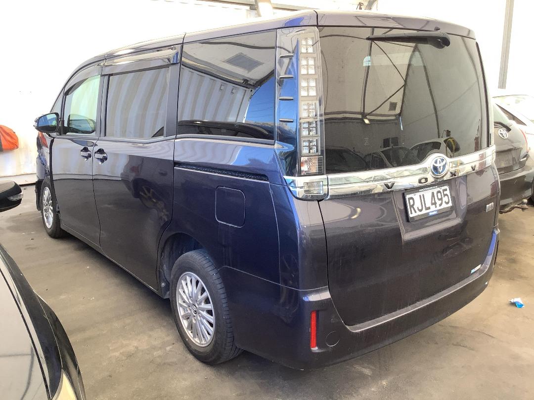 Photo '6' of Toyota Voxy Photo '6' of Toyota Voxy