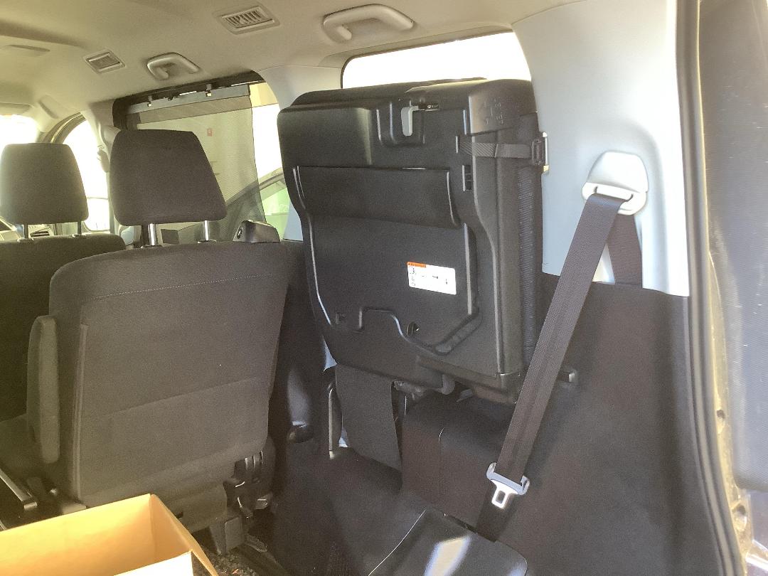 Photo '8' of Toyota Voxy Photo '8' of Toyota Voxy