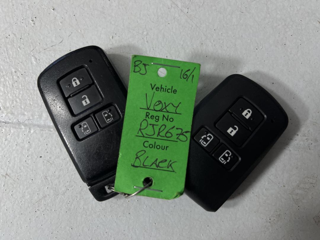 Photo '22' of Toyota Voxy