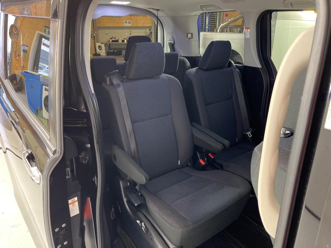 Photo '20' of Toyota Voxy