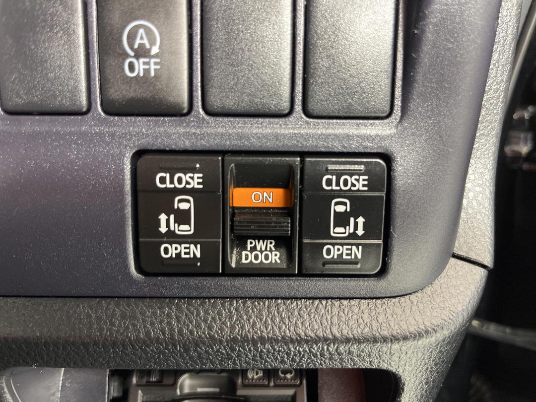 Photo '23' of Toyota Voxy