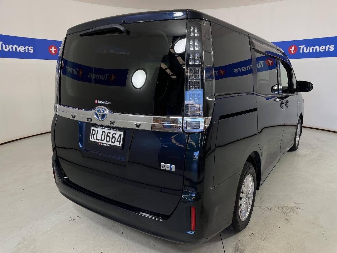 Photo '7' of Toyota Voxy