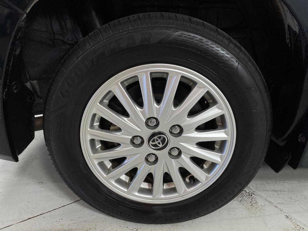 Photo '12' of Toyota Voxy