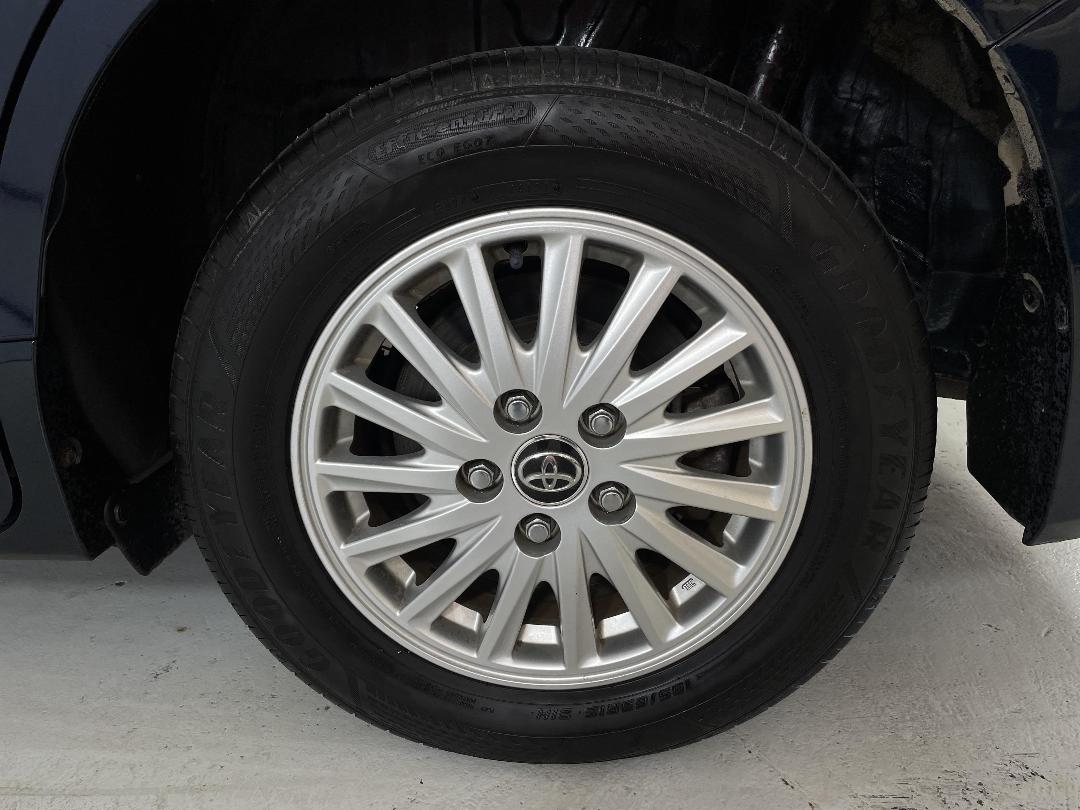 Photo '11' of Toyota Voxy