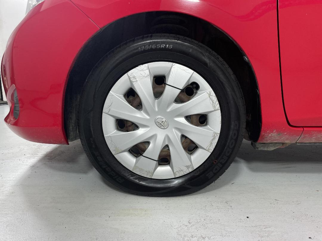 Photo '10' of Toyota Yaris