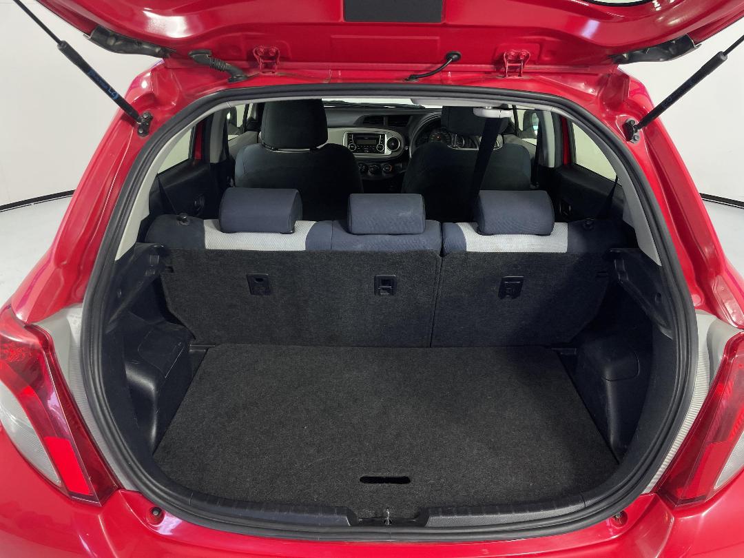 Photo '14' of Toyota Yaris