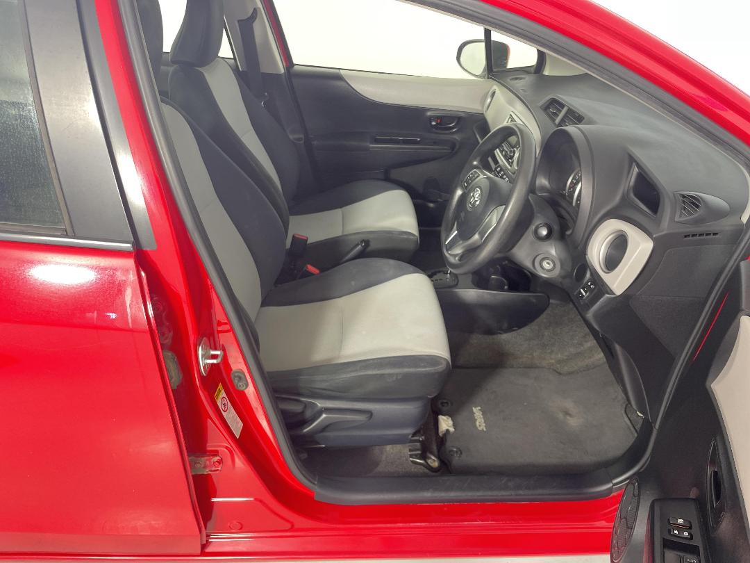 Photo '16' of Toyota Yaris