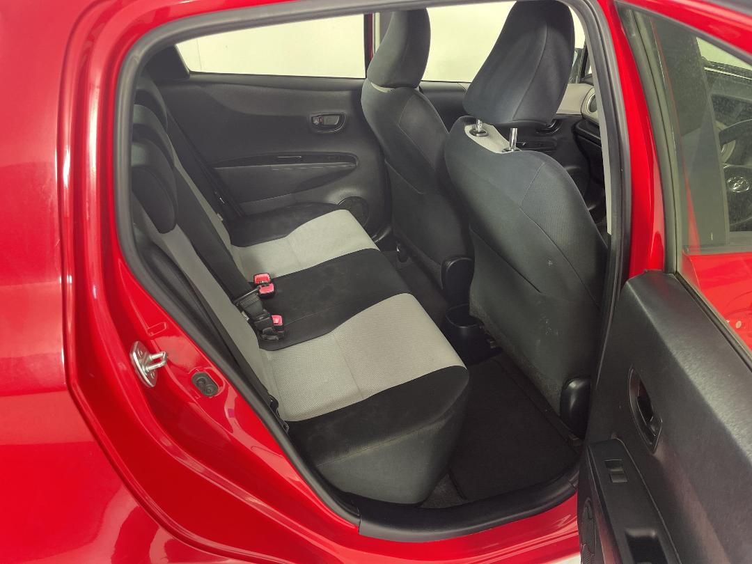 Photo '20' of Toyota Yaris