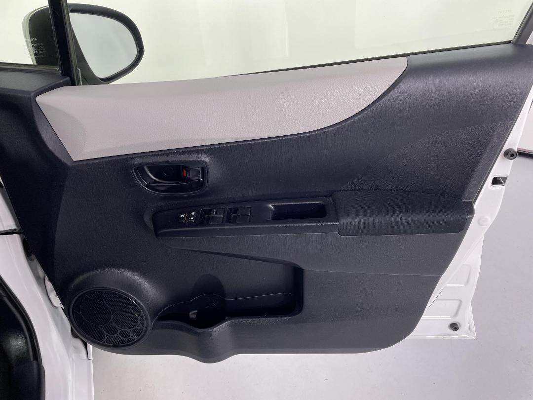 Photo '15' of Toyota Yaris