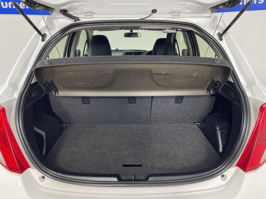 Photo '14' of Toyota Yaris