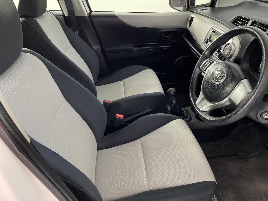 Photo '16' of Toyota Yaris