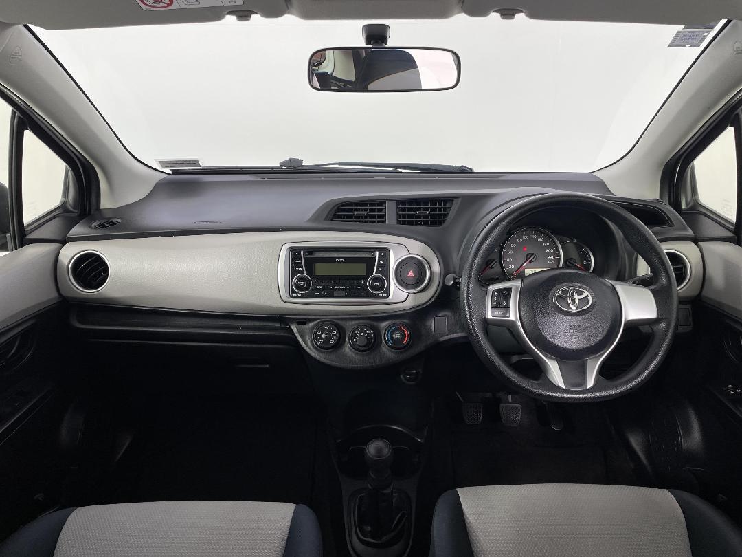 Photo '17' of Toyota Yaris