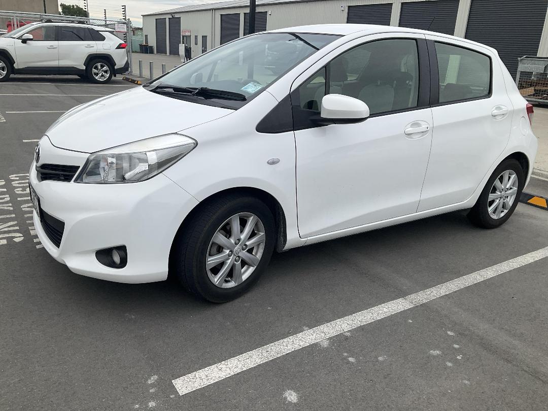 Photo '2' of Toyota Yaris YRS