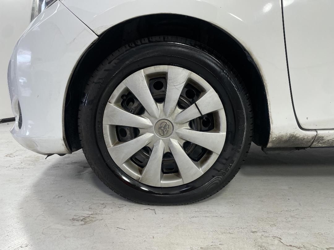 Photo '10' of Toyota Yaris