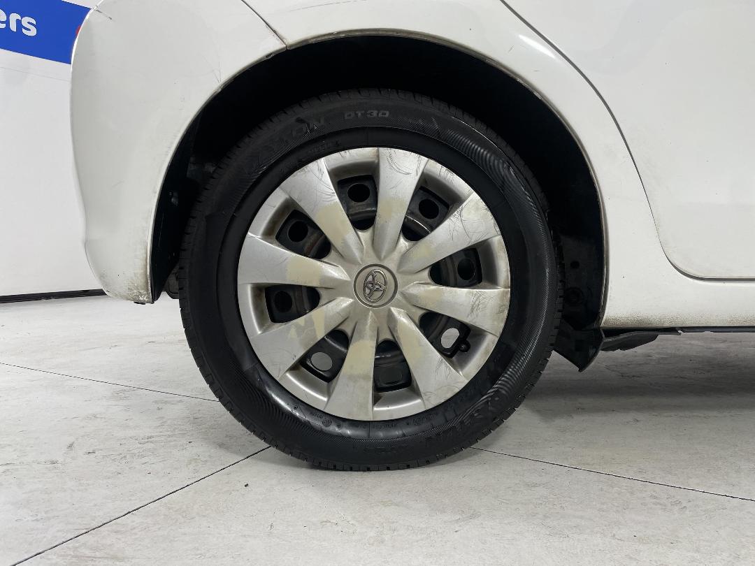 Photo '12' of Toyota Yaris