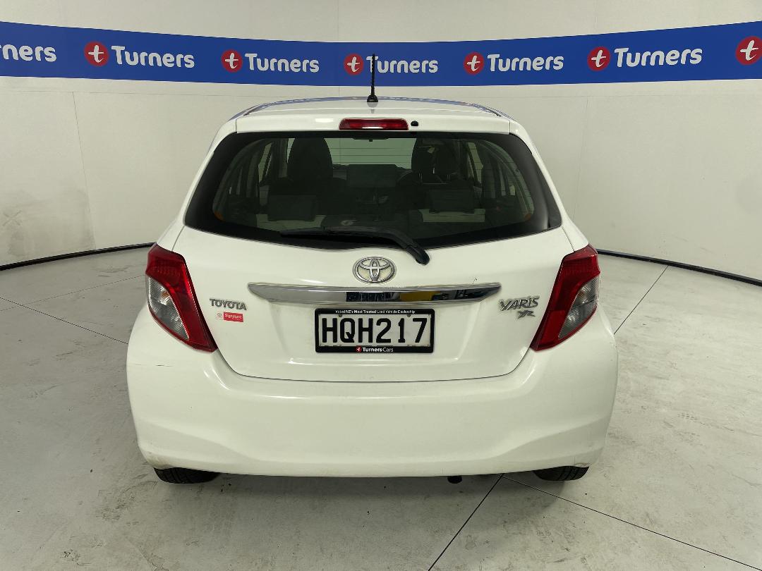 Photo '6' of Toyota Yaris