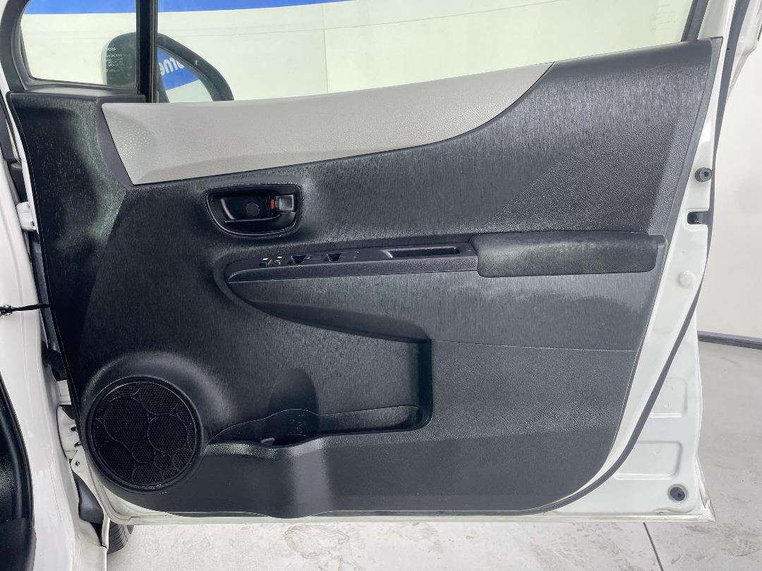 Photo '15' of Toyota Yaris