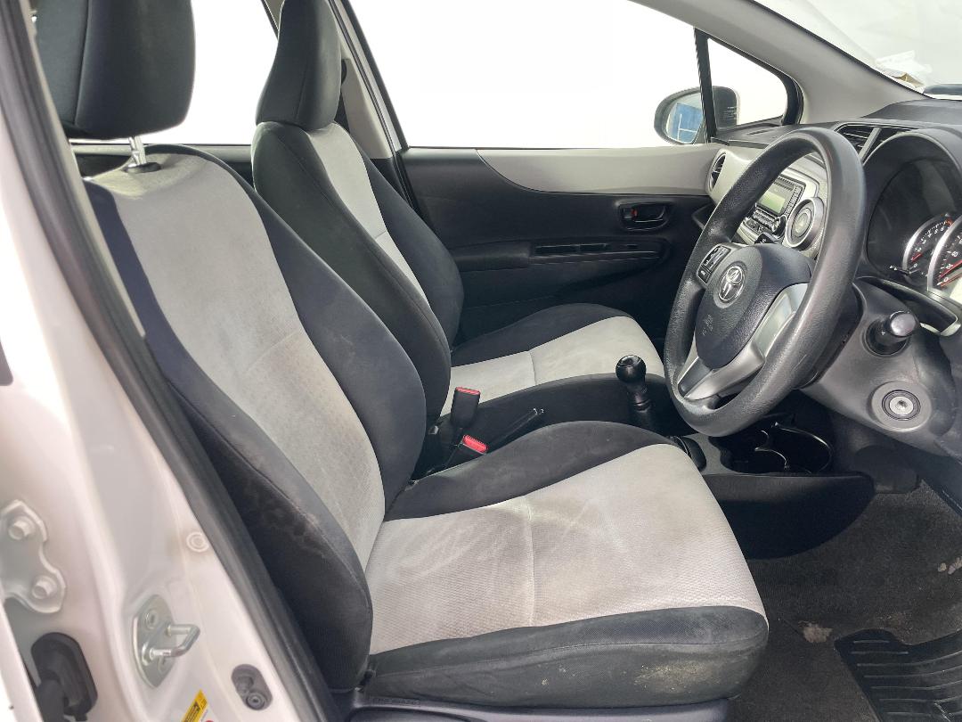 Photo '16' of Toyota Yaris