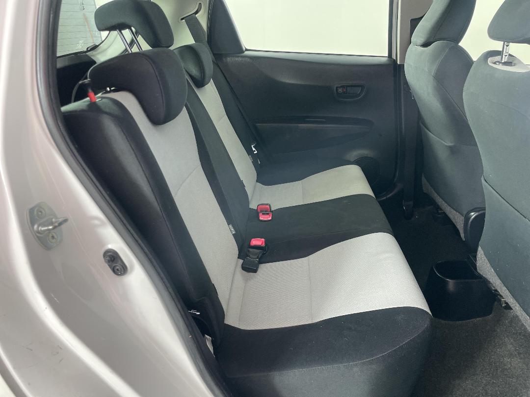 Photo '20' of Toyota Yaris