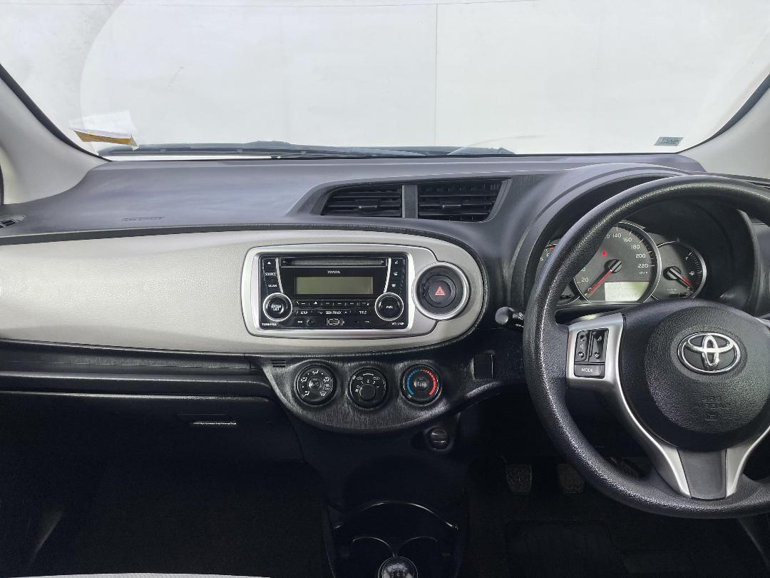 Photo '17' of Toyota Yaris